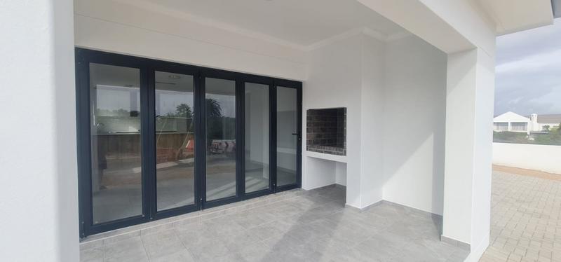 3 Bedroom Property for Sale in Sandy Point Western Cape